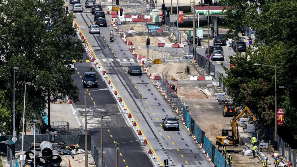 Porto. 'Metrobus' levanta velhos carris e uniformiza Avenida da Boavista