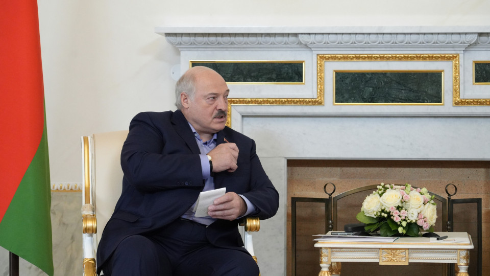 Lukashenko admite que tropas russas entraram na Ucrânia pela Bielorrússia