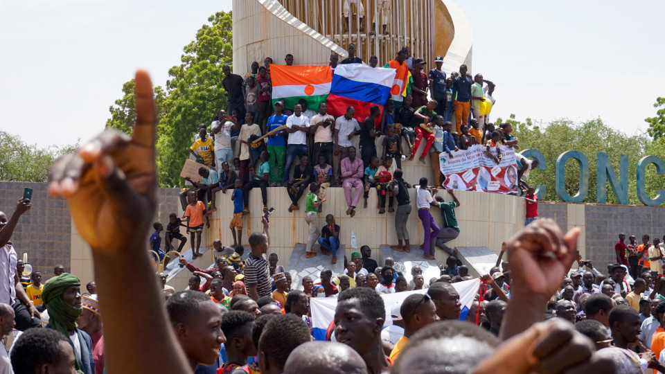 Manifestações em várias cidades do Níger em apoio ao golpe de Estado