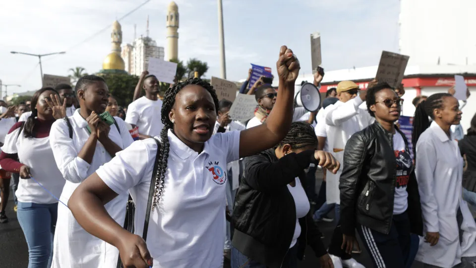 Marcha de médicos em Maputo