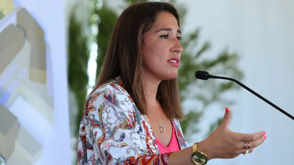 Ex-ministra da Habitação critica fim das medidas penalizadoras do AL