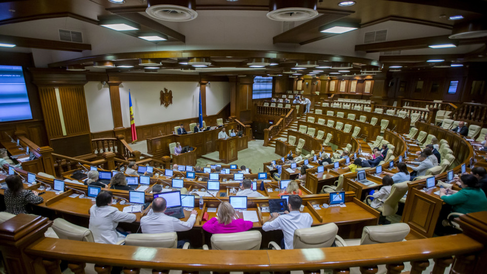 Parlamento da Moldova suspende tratado de Forças Convencionais na Europa
