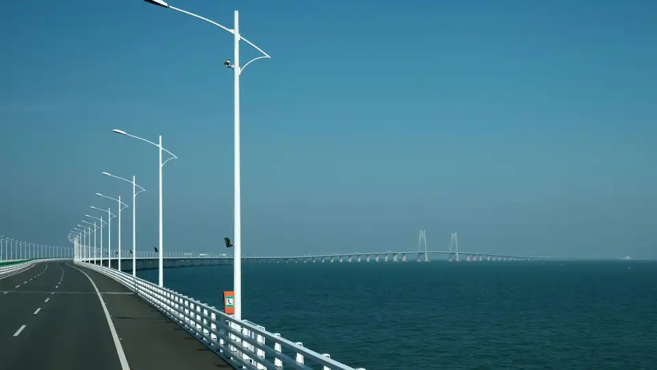 Esta é a maior ponte marítima do mundo e nunca teve tantos passageiros