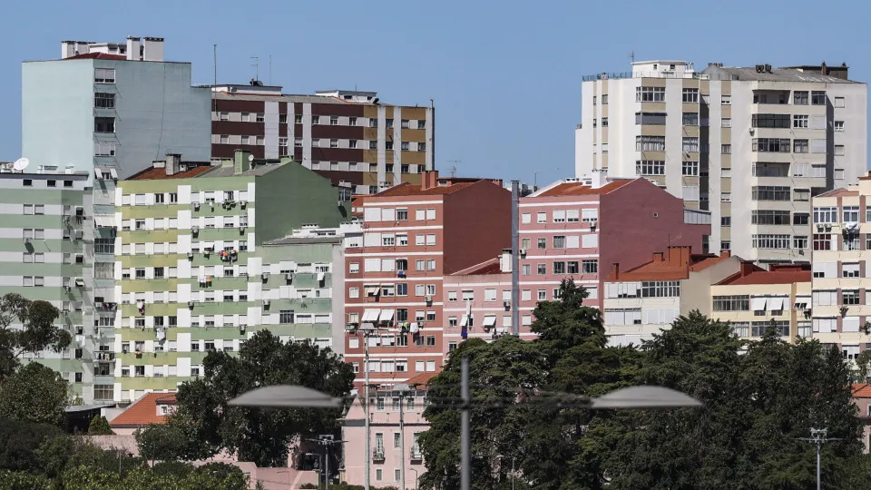 Taxa Euribor sobe a três meses, a seis e a 12 meses