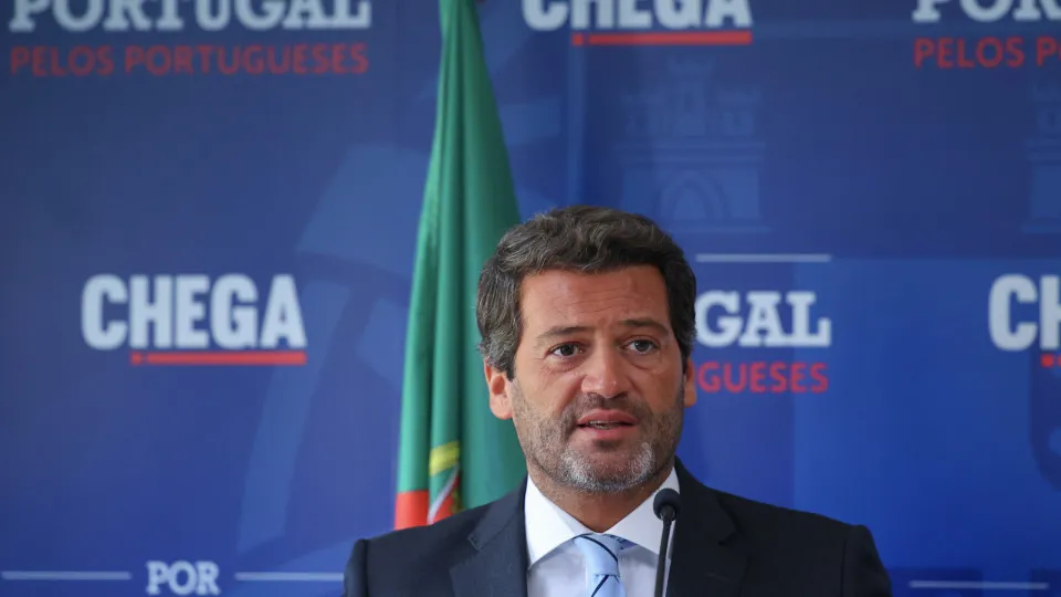 Ventura condena ataque com tinta ao ministro do Ambiente