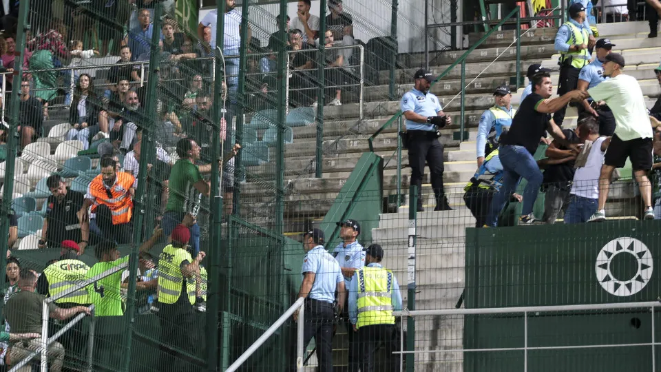 Remunerado no futebol? MAI paga até junho dívida de 1,3 milhões a agentes