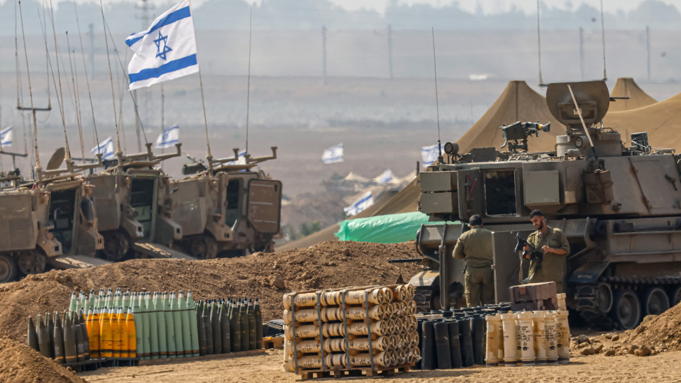 Invasão de Gaza está a ser adiada por questões estratégicas, diz exército