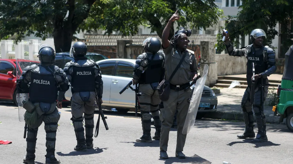 Moçambique. Reforço policial em dia de votação com disparos e detenções