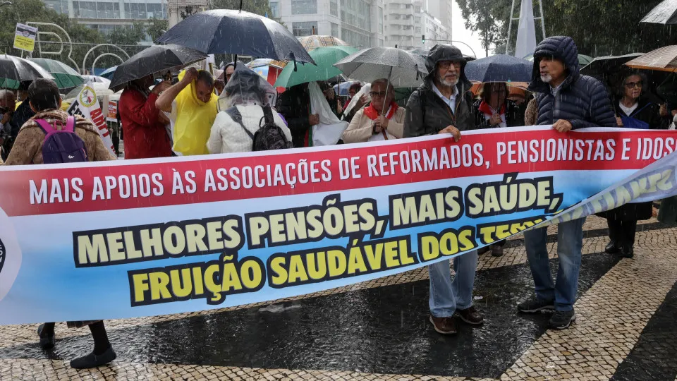 Reformados marcham em Lisboa para exigir aumento de 70 euros nas pensões