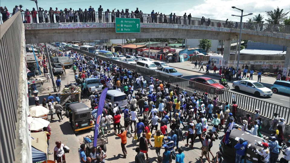 Três feridos e 13 detidos em marcha de contestação em Moçambique