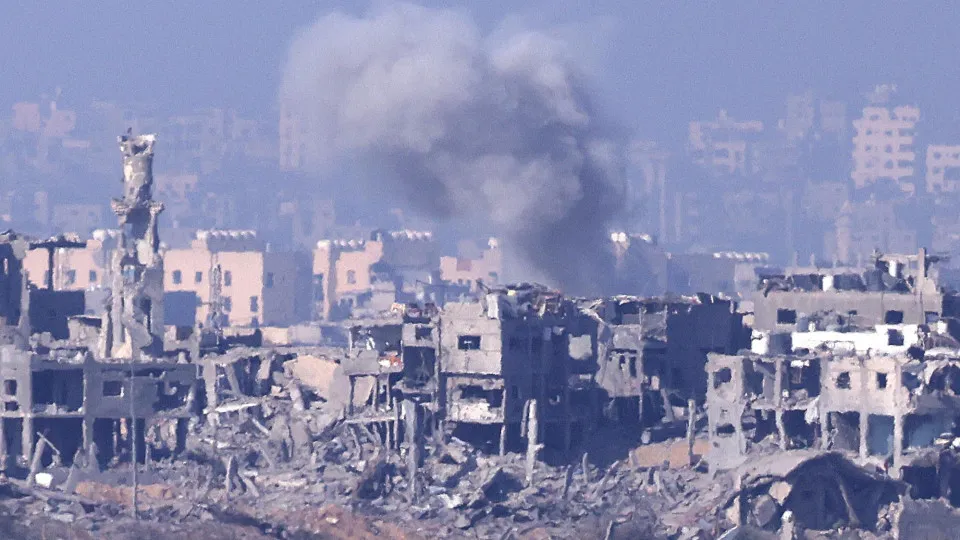 Bombardeamentos na Faixa de Gaza já fizeram mais de 10.000 mortos