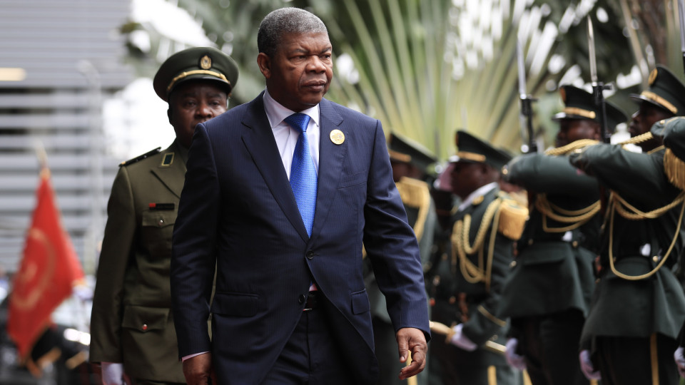 Presidente angolano deve concorrer a um terceiro mandato