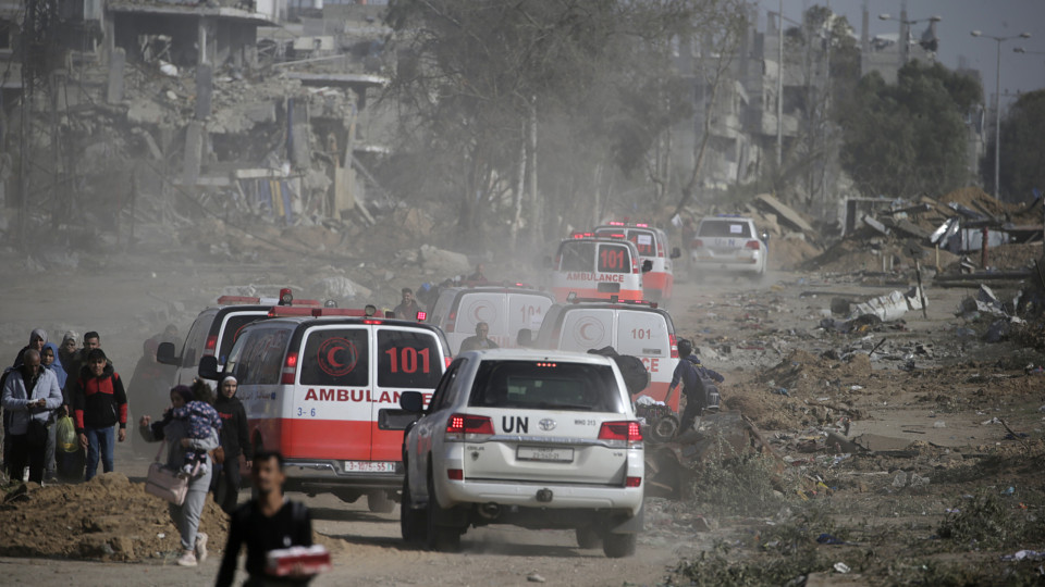 Crescente Vermelho Palestiniano denuncia ataque israelita a ambulâncias