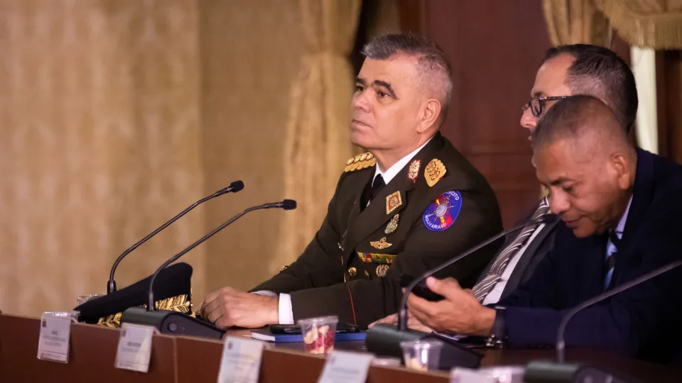 Venezuela responderá "com firmeza" a ataques aos seus interesses