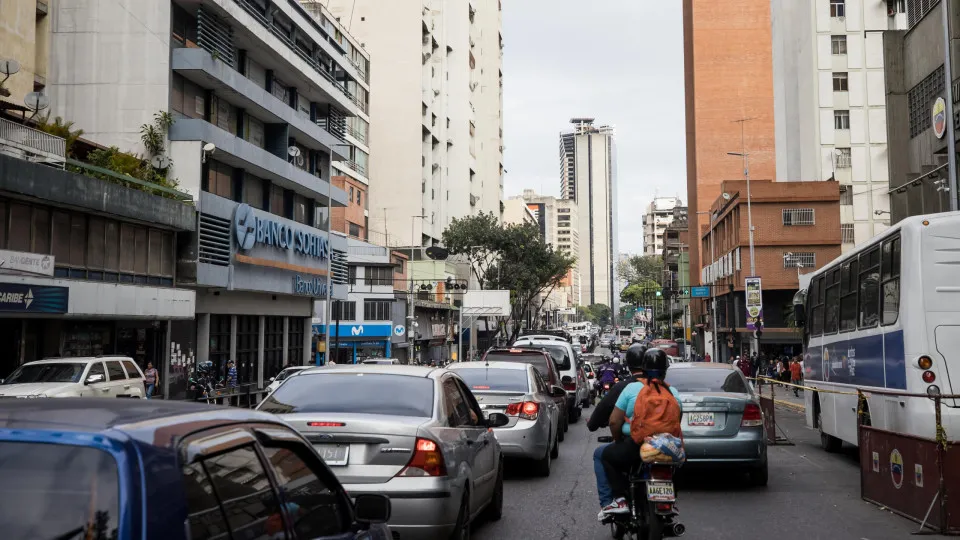 Embaixada de Portugal em Caracas divulga telefones de emergência