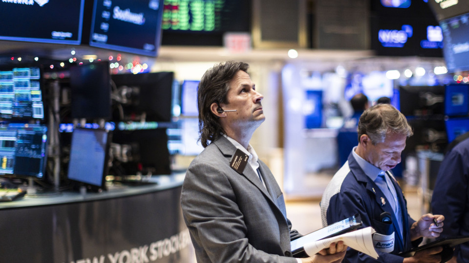 Wall Street fecha sem rumo mas com terceiro recorde consecutivo do S&P500
