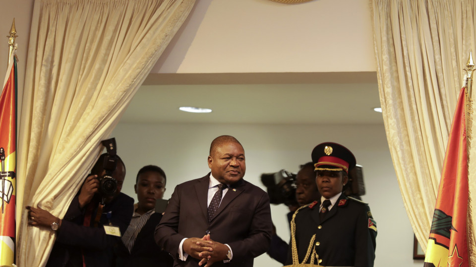 Presidente moçambicano critica "excesso de lentidão" na justiça