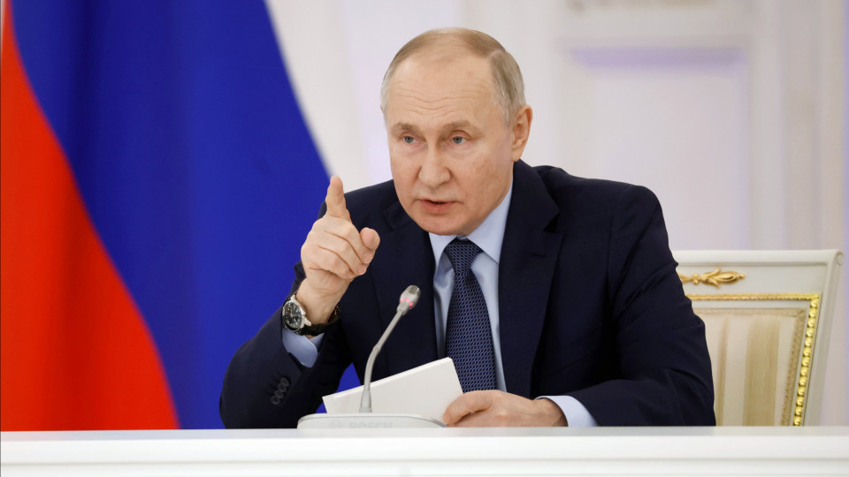 Putin garante em mensagem de Ano Novo que a Rússia "nunca recuará"