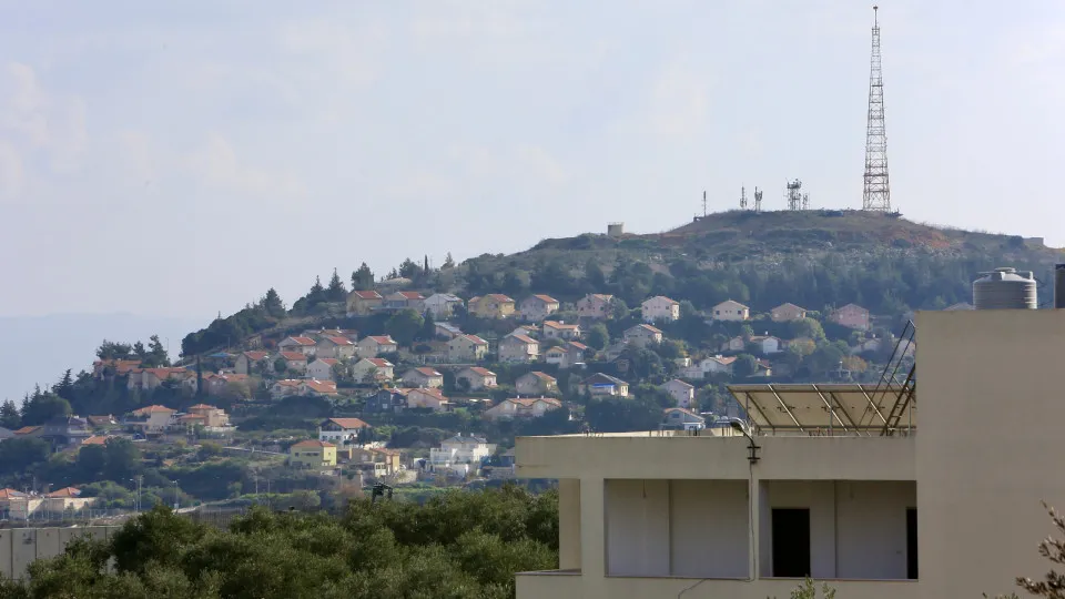 Foguetes vindos do Líbano matam sete em Israel