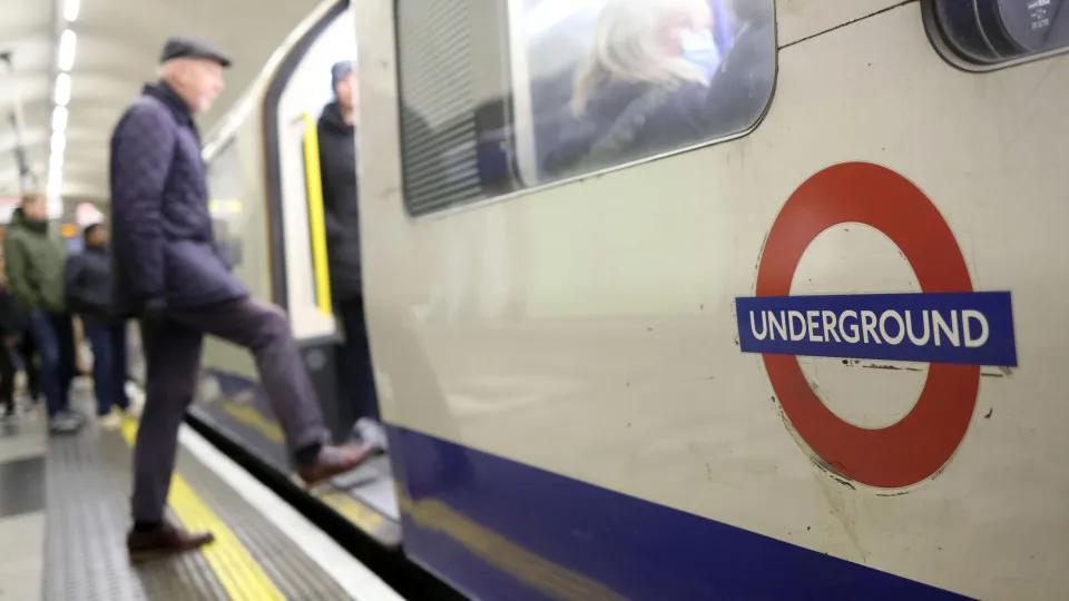 Greve no metro de Londres perturba deslocação a milhões de passageiros