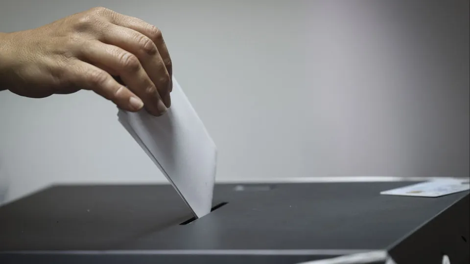 Mesas de voto abriram às 08h00 no continente e na Madeira