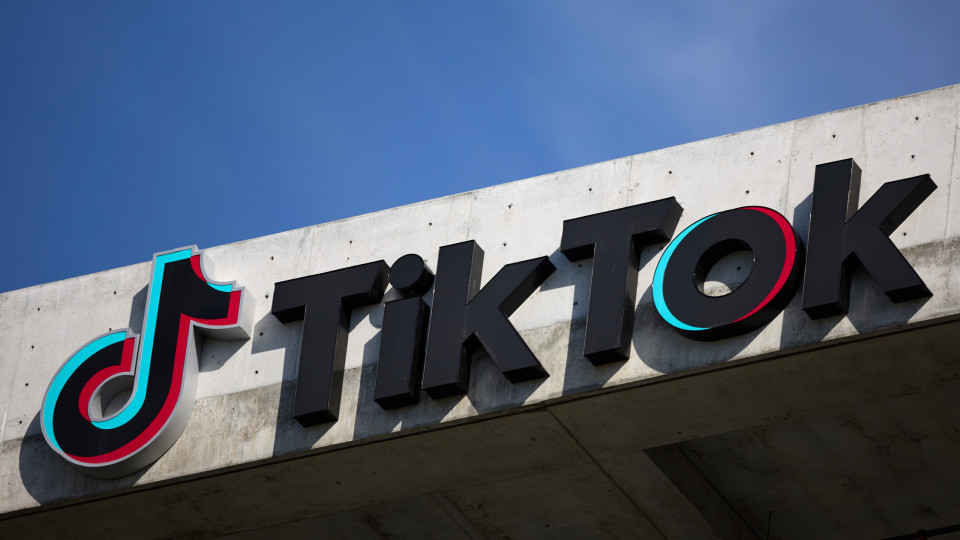 Bruxelas processa TikTok por suspeita de falhas na proteção de menores