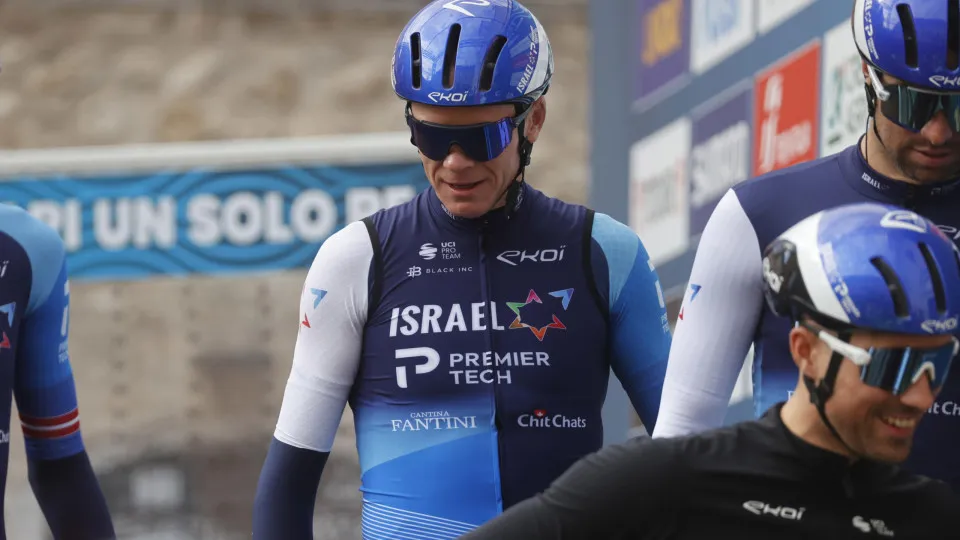 Chris Froome operado com sucesso a lesões sofridas em queda