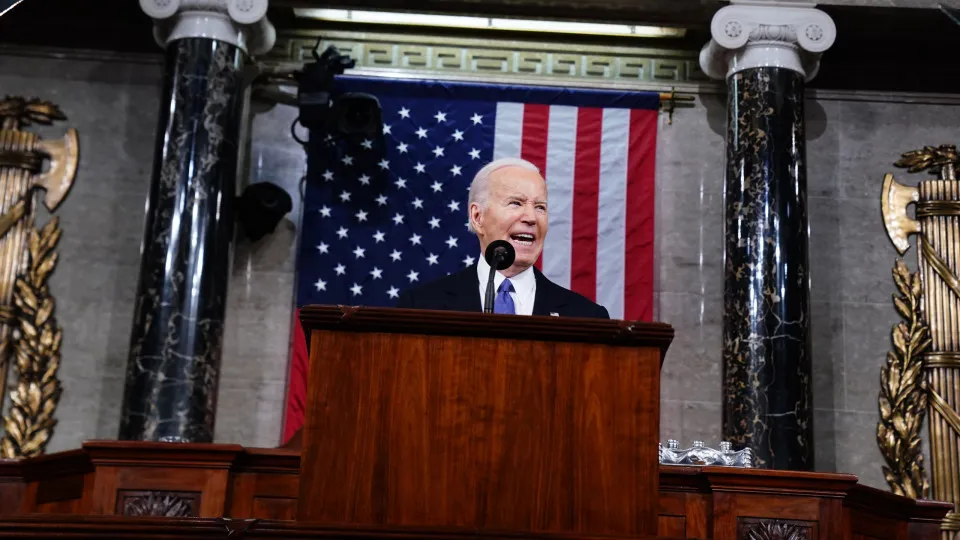 Biden alerta para ataques à "liberdade e democracia" nos EUA e no mundo