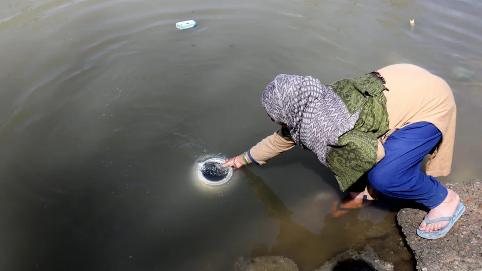 Polluted rivers and drought hinder water access in many parts of India
