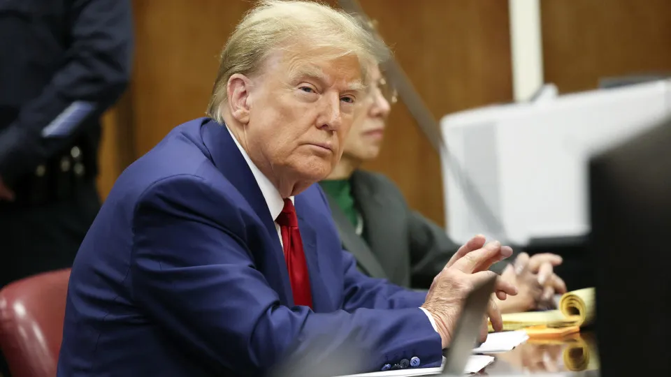 Tribunal aceita adiamento de pagamento de pena de 400 milhões de Trump