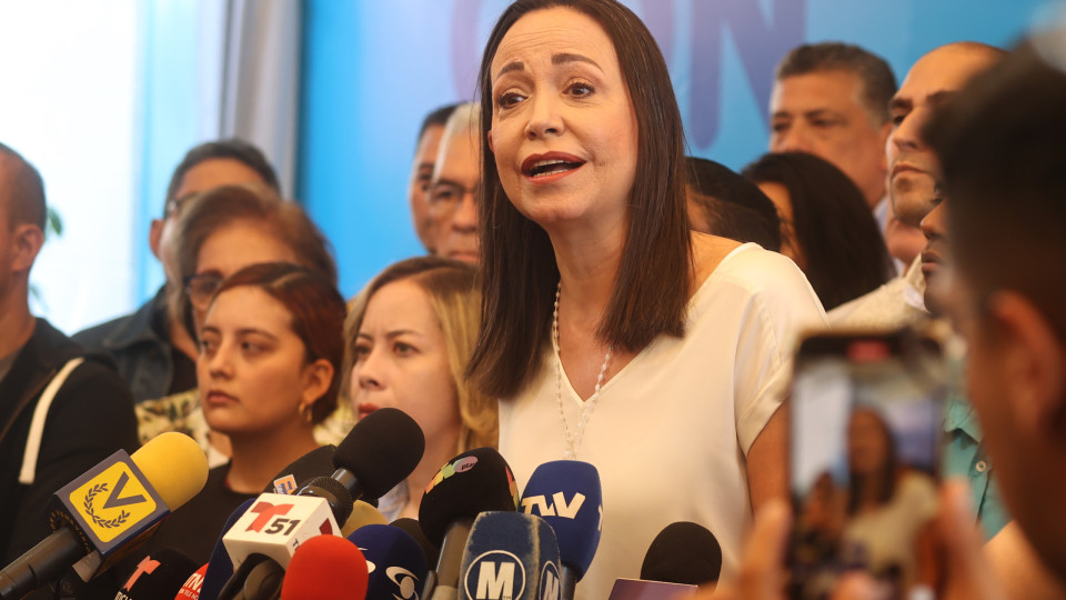 Venezuela disqualifies another 5 opponents from holding public office