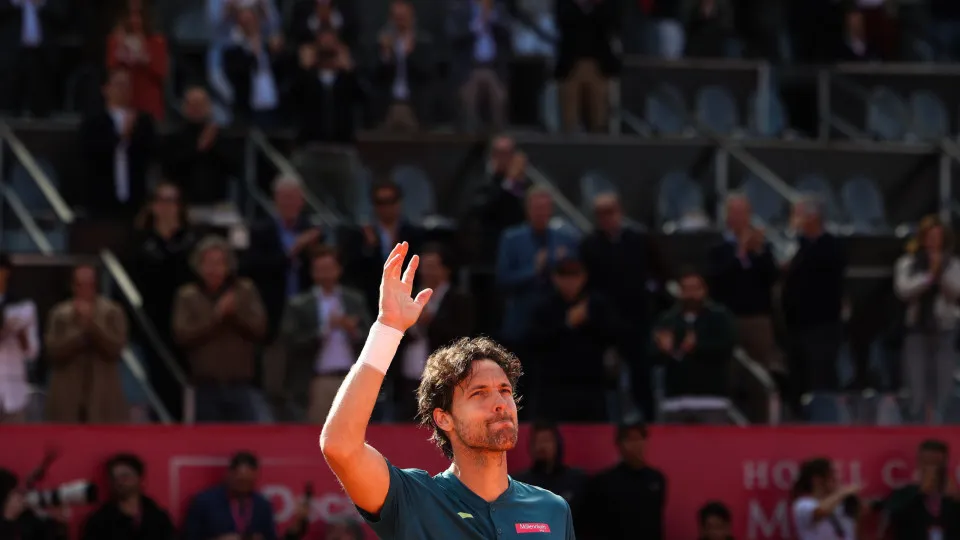 Ex-tenista português João Sousa homenageado durante as ATP Finals