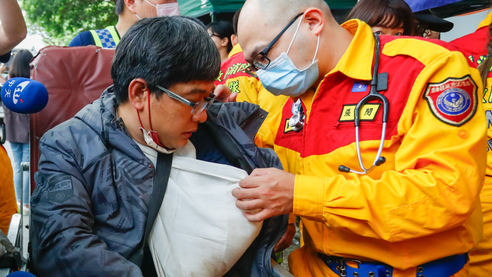 Nove pessoas resgatadas de um túnel após sismo em Taiwan