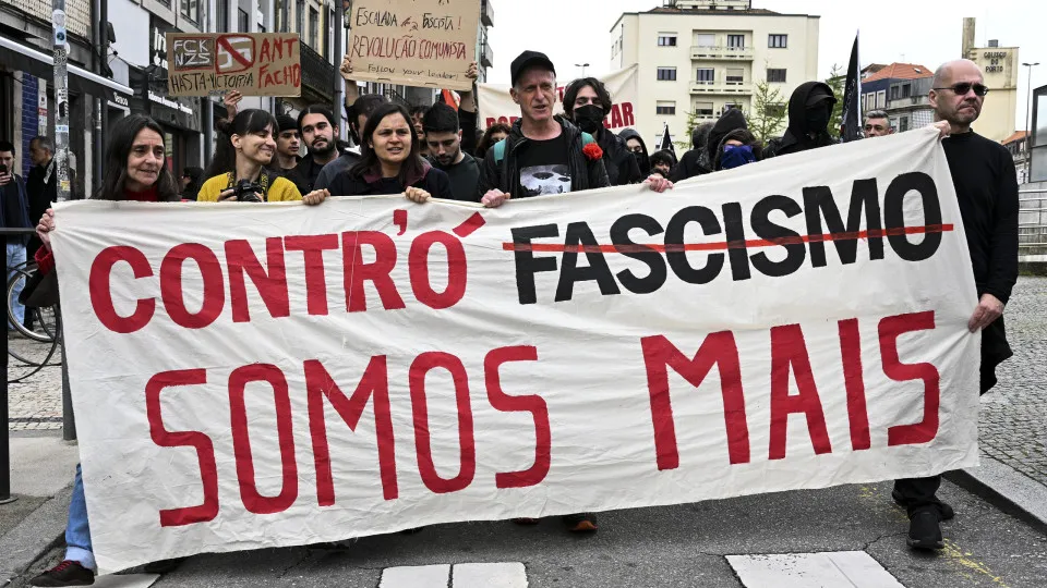 Centenas unem-se no Porto contra o fascismo (e solidárias com imigrantes)