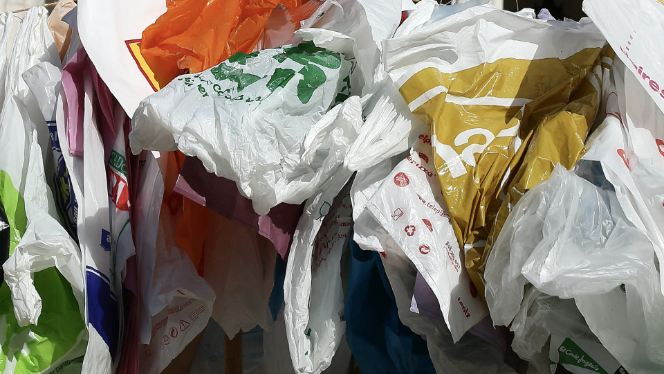 Governo guineense inicia recolha coerciva de sacos de plástico em 90 dias