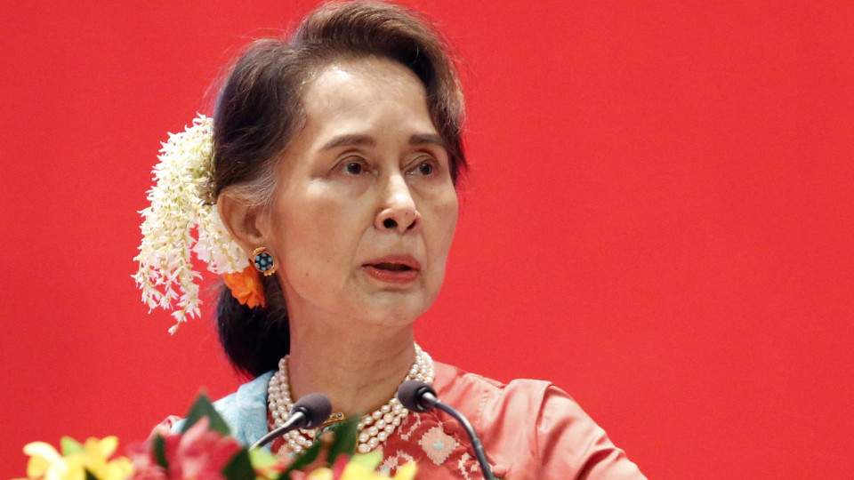 Aung San Suu Kyi transferida da prisão devido a onda de calor
