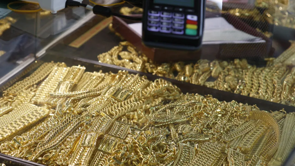 Preço do ouro renova máximos históricos e aproxima-se de 3.570 € por onça
