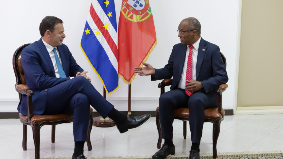 Primeiro-ministro chega a Cabo Verde para primeira visita fora da Europa