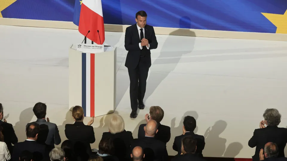 Macron acusa Pequim e Washington de desrespeitarem política comercial