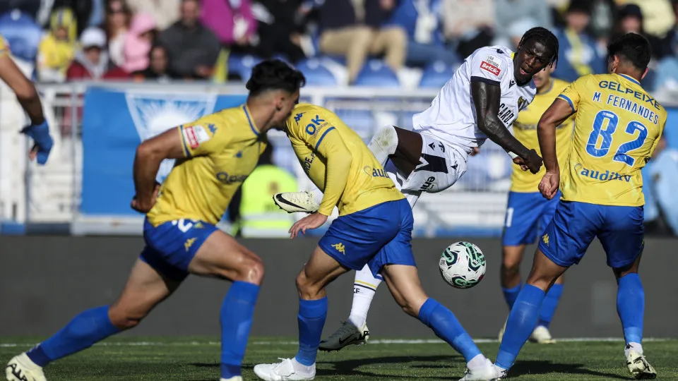 Estoril bate Famalicão e dá um pulo valente na fuga à zona de descida