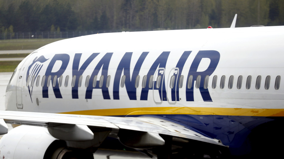 Ações da Ryanair caem quase 15% após queda de 45% dos lucros trimestrais