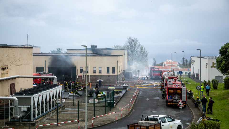 Fogo em hospital de Ponta Delgada "circunscrito e baixou de intensidade"