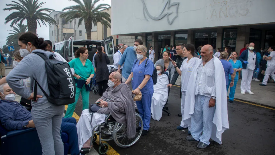 Fogo. Universidade dos Açores disponibiliza meios para doentes deslocados