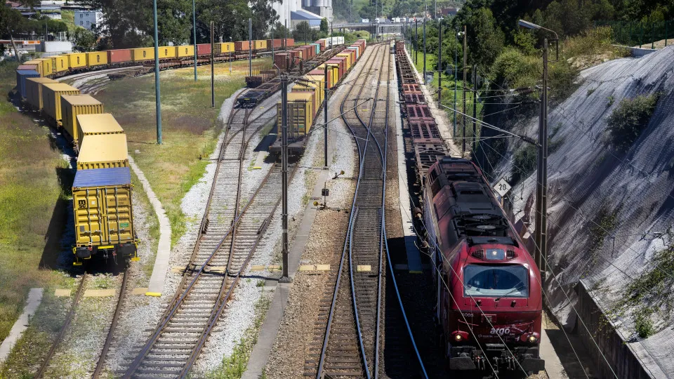 Investimento em ferrovias e rodovias desce para 334 milhões de euros