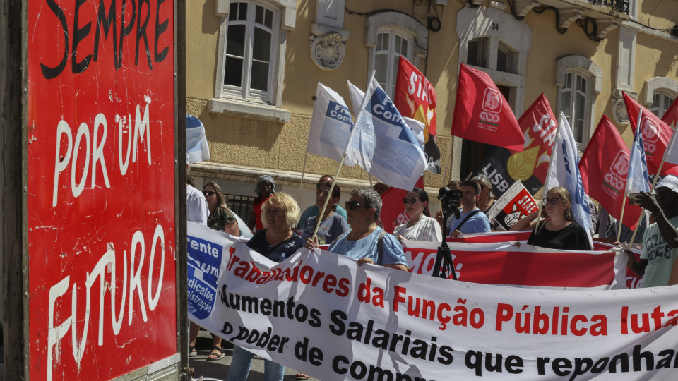 Algumas centenas pedem em Lisboa melhores condições para função pública