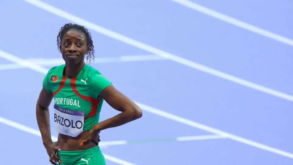 Lorène Bazolo falha meias-finais dos 200 metros de Paris2024