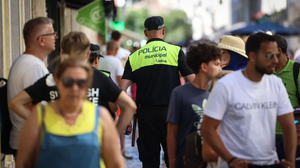 Identificada rede de tráfico de seres humanos e lenocínio que integrava polícias municipais