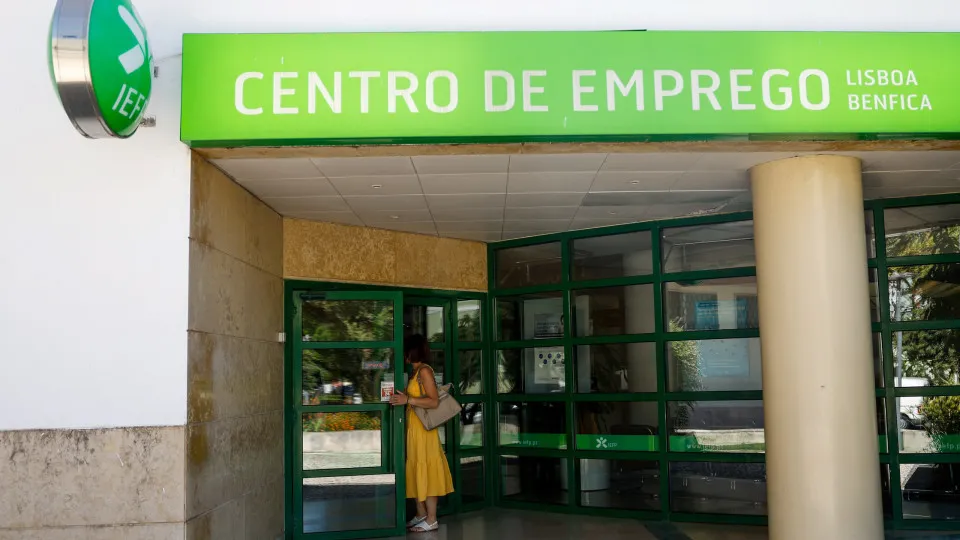 Casais com ambos desempregados aumentam 5,5% em agosto para quase 5 mil