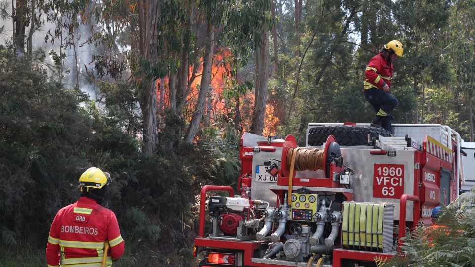 Pelo menos mais 60 pessoas retiradas de casa devido a incêndio na Madeira