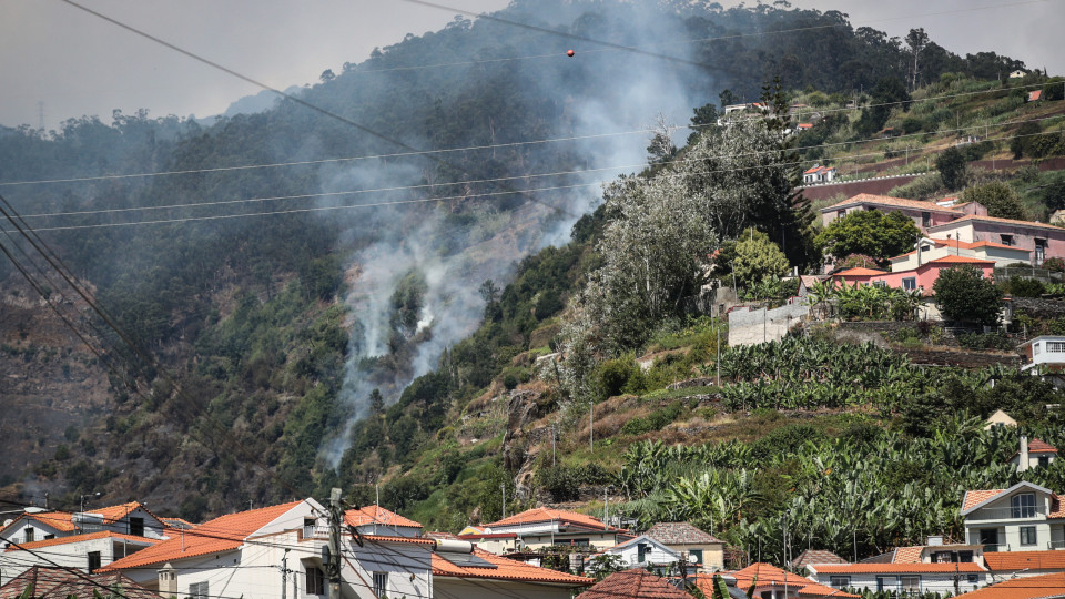 Fogo reacendeu na Ponta do Sol, mas "populações continuam seguras"